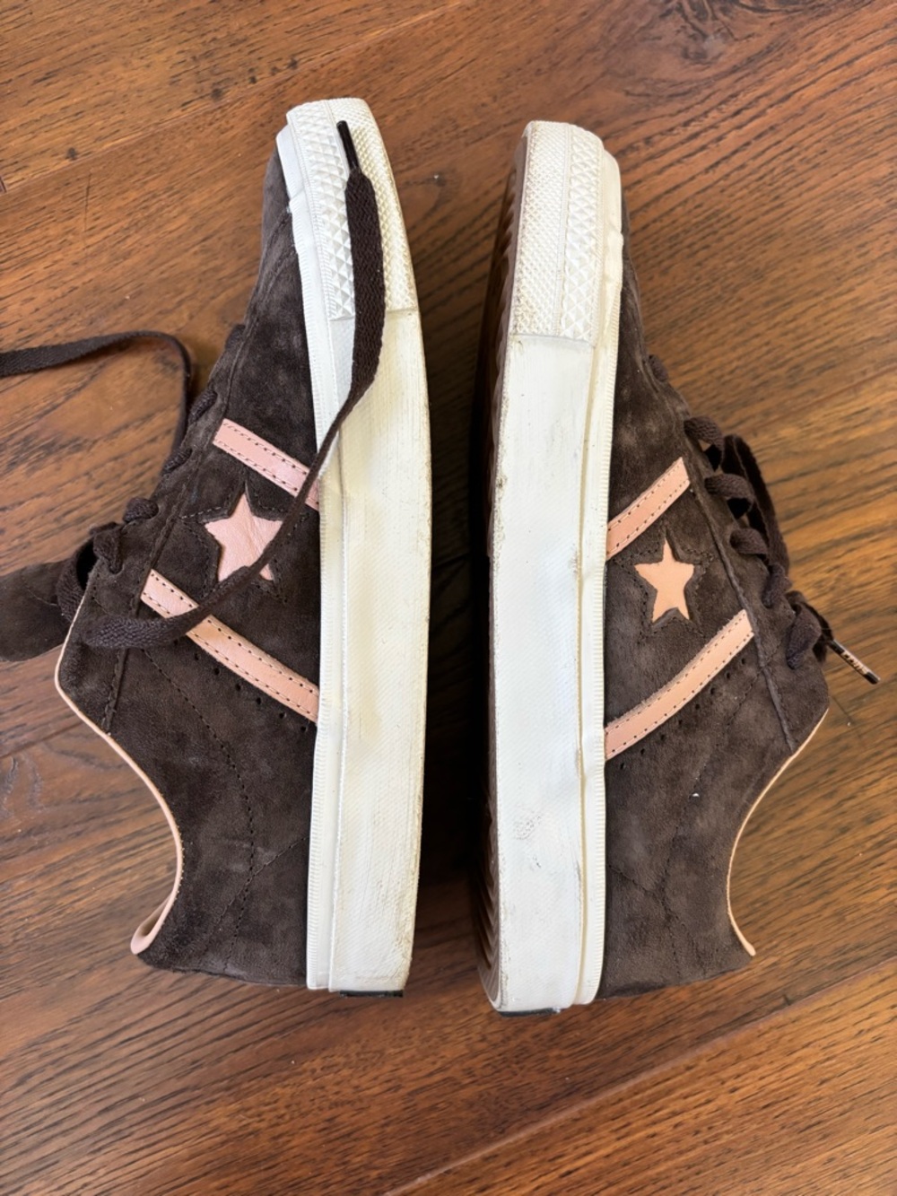 Converse Brown Suede Sneakers with Pink Star Accent-Unisex Mens: 6.5 Women: 8